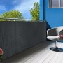 Floraworld Sichtschutz Premium Plus, 90x300cm, Anthrazit, auf einem Balkon montiert.