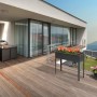 Floraworld Hochbeet Season, 100x40x80 cm, Anthrazit, auf einer Terrasse mit Bepflanzung.