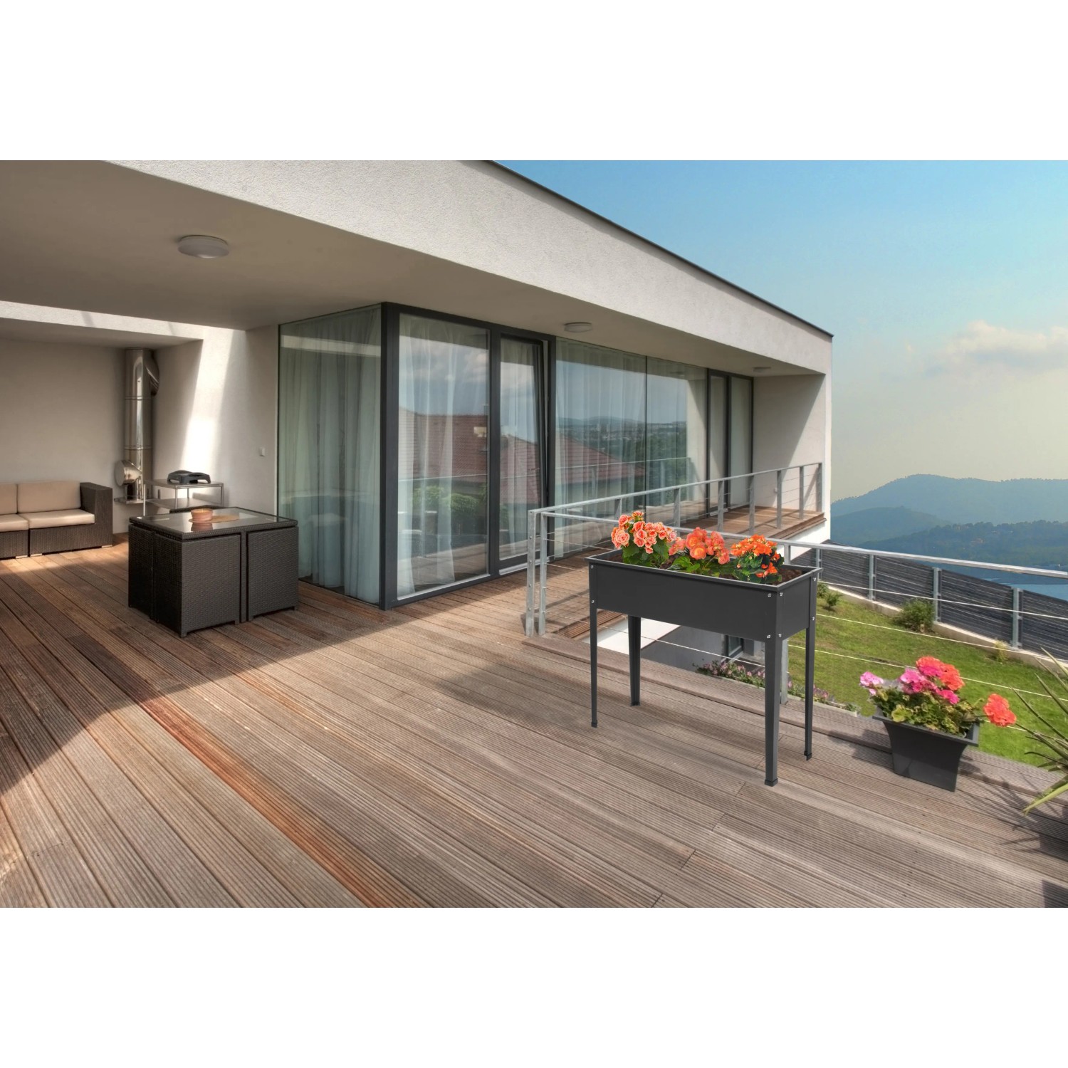 Floraworld Hochbeet Season, 100x40x80 cm, Anthrazit, auf einer Terrasse mit Bepflanzung.