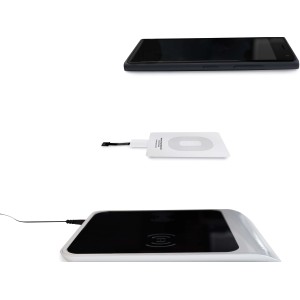 Adapter für induktives Laden mit Micro-USB Anschluss und Ladestation für Smartphones.