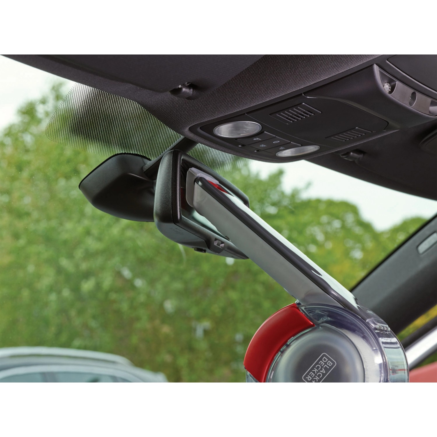 Black+Decker Dustbuster Pivot Autosauger (12V) im Auto befestigt.