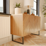 HEVVA Möbelfüße GRAZ, 2er Set, 20 cm hoch, 35 cm tief, schwarz, unter Sideboard im Wohnraum.