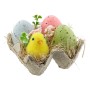Bunte Osterdeko: Eierbox mit 3 Ostereiern (rosa, grün, blau) und gelbem Küken.