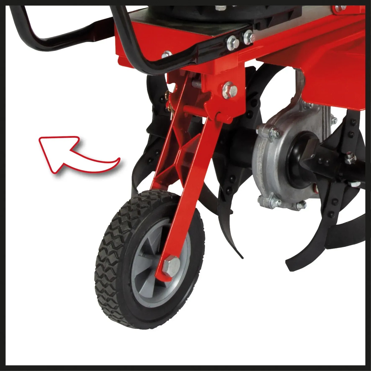 Detailaufnahme der Einhell GC-MT 2236 Benzin-Motorhacke mit Führungsrad und Hackmessern.