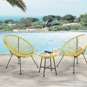 Gelbes Svita Bali Gartenmöbel Set mit 2 Sesseln und Tisch im Flecht-Design.