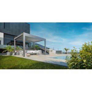 Biohort Pergola in Quarzgrau/Silber-Metallic neben Pool und Gartenmöbeln.
