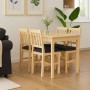Esszimmer-Set aus Kiefer Massivholz im Landhausstil: Tisch und 4 Stühle mit schwarzen Polstern in hellem Raum.