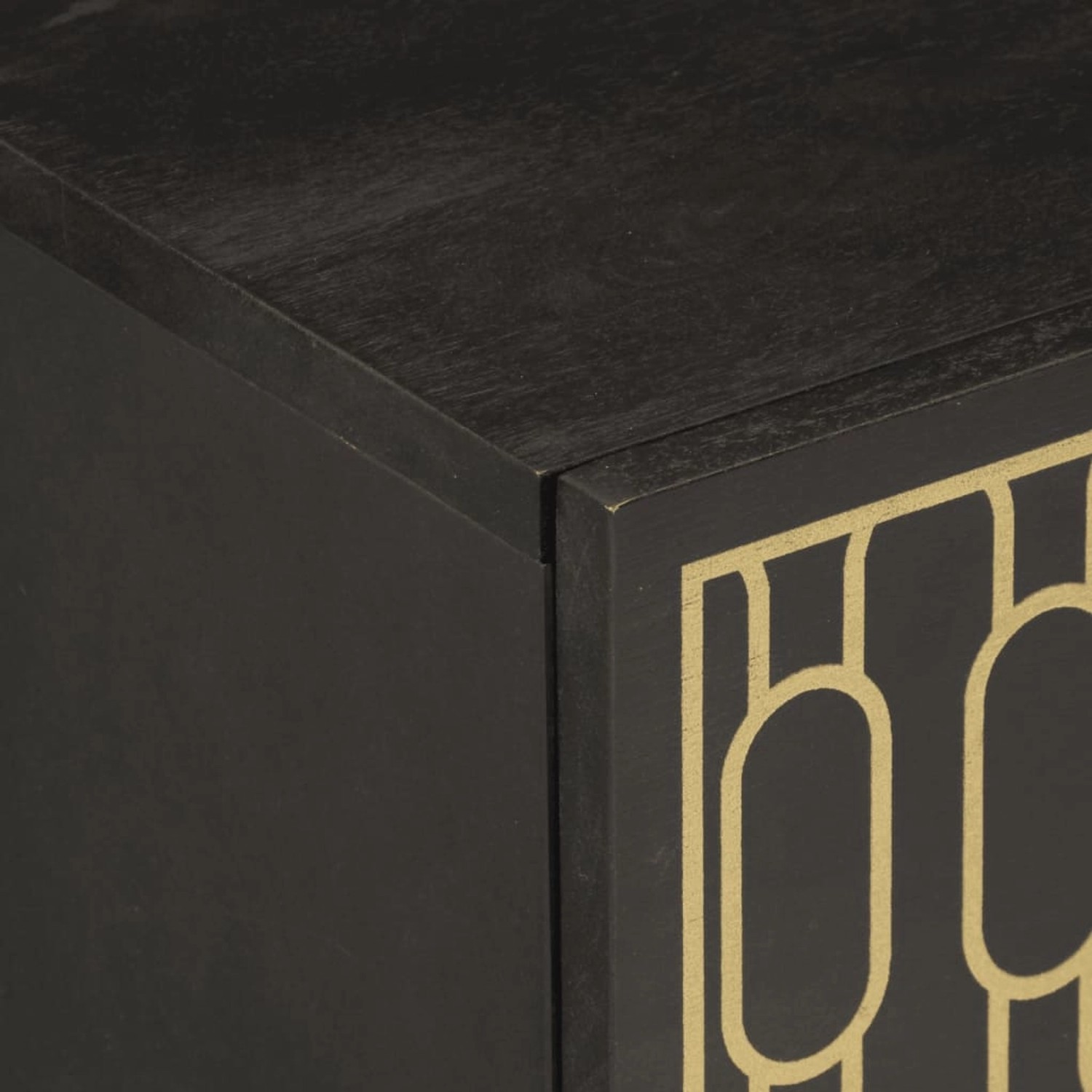 Detailansicht: Schwarzer Nachttisch aus Mangoholz mit goldfarbenem Muster.