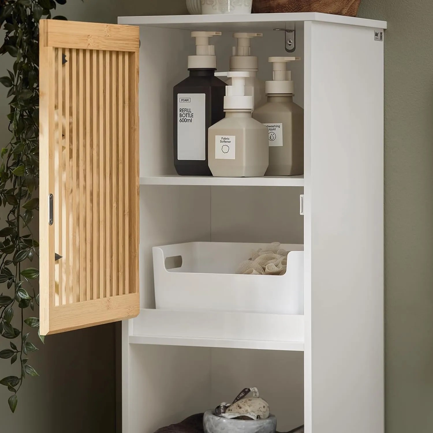 SoBuy Hochschrank BZR127-W, weiß mit Bambustür, Teil eines Badmöbel-Sets.