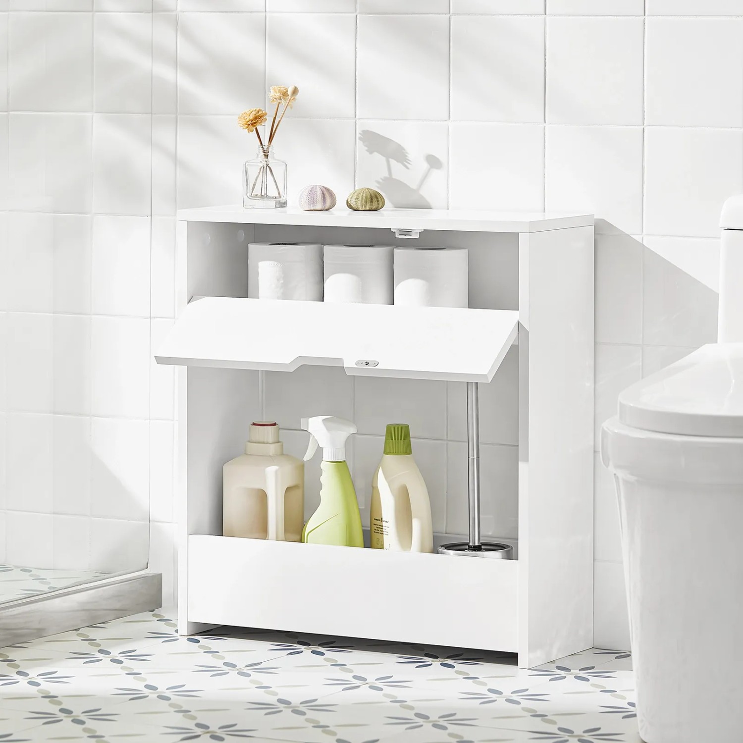 SoBuy Nischenregal BZR48-W, weißes Badregal mit Klappe und Ablage für Badutensilien.