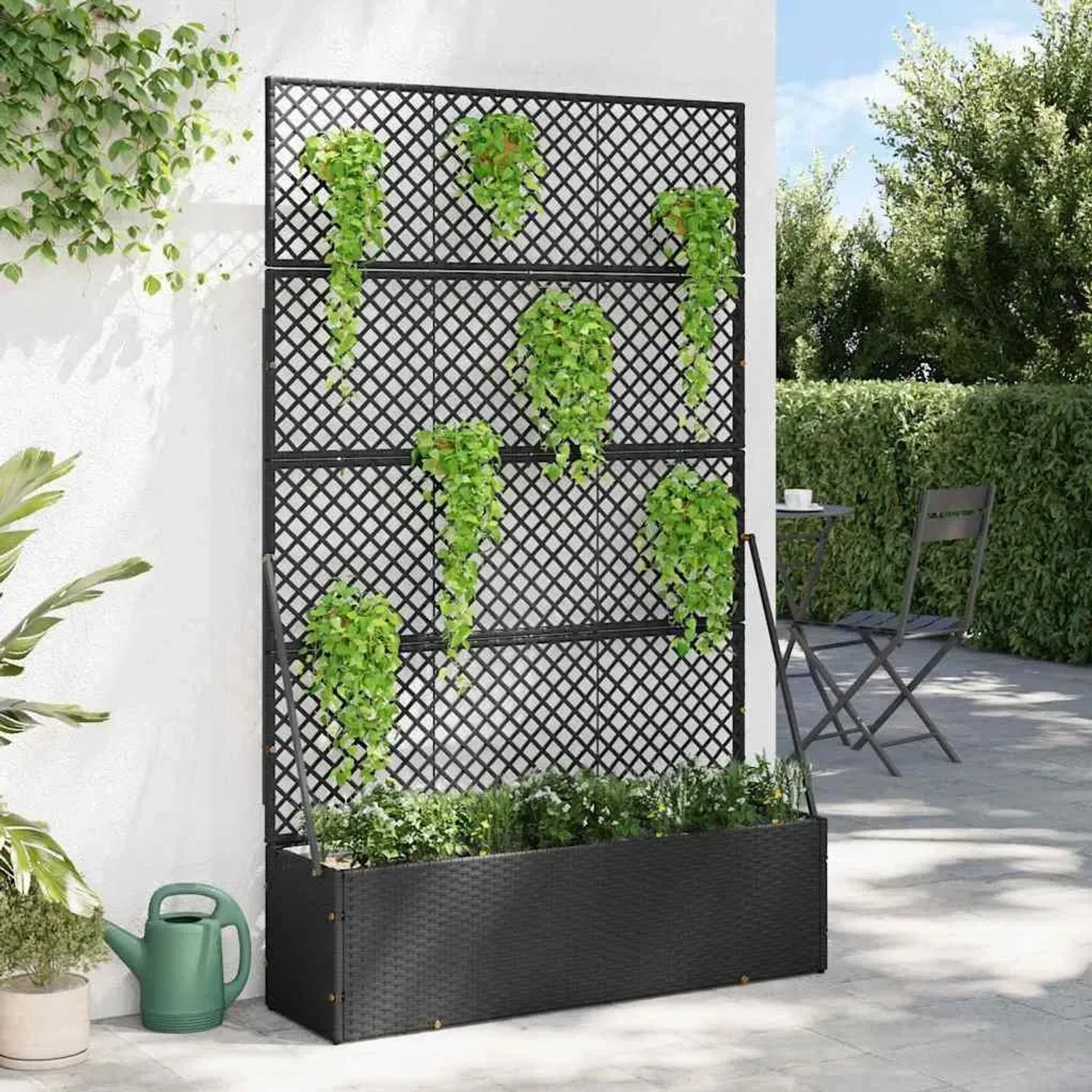 Schwarzer vidaXL Pflanzkübel (105x30x170 cm) mit Rankgitter aus Metall, bepflanzt mit Grünpflanzen.