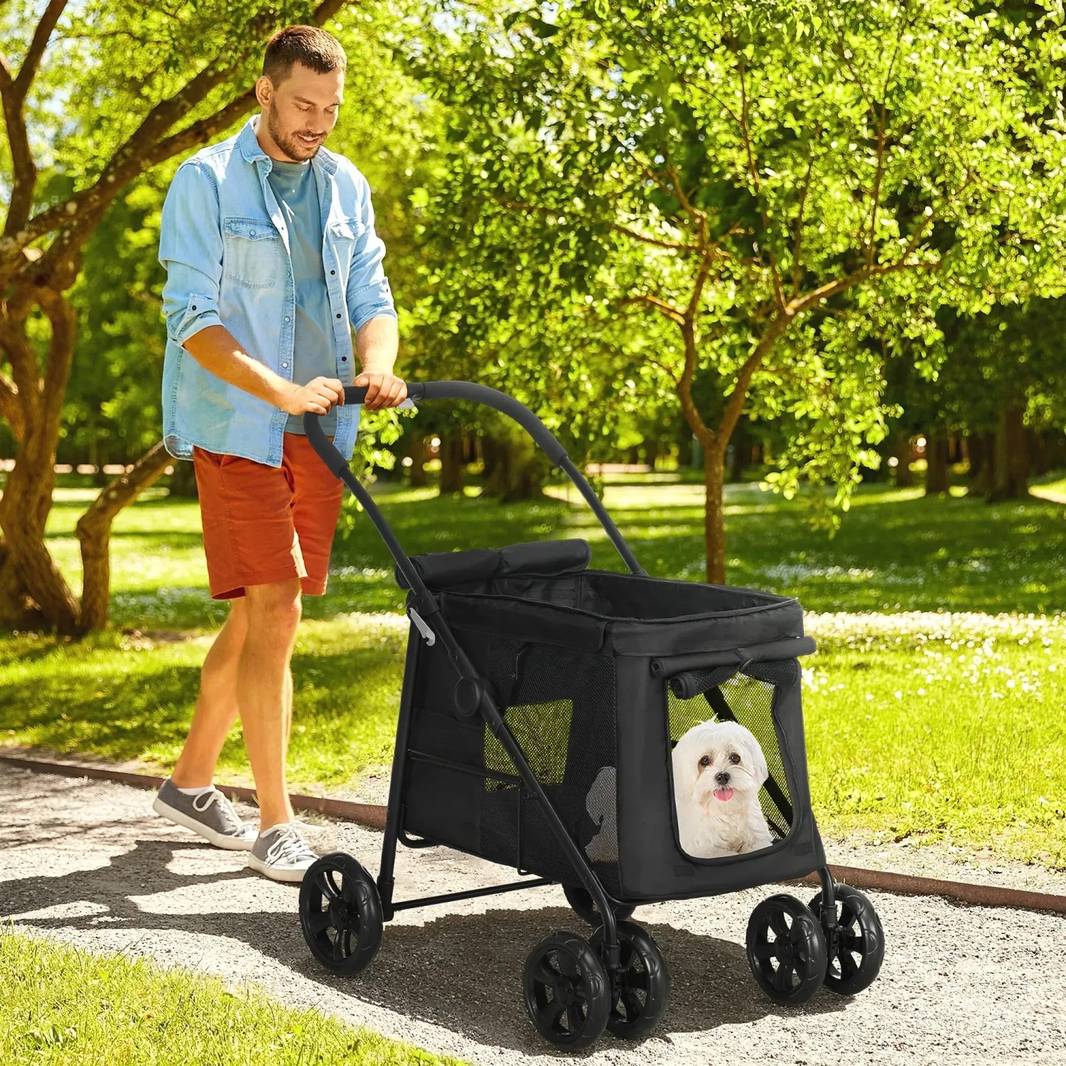 Schwarzer PawHut Hundewagen mit Hund und schiebender Person im Park.