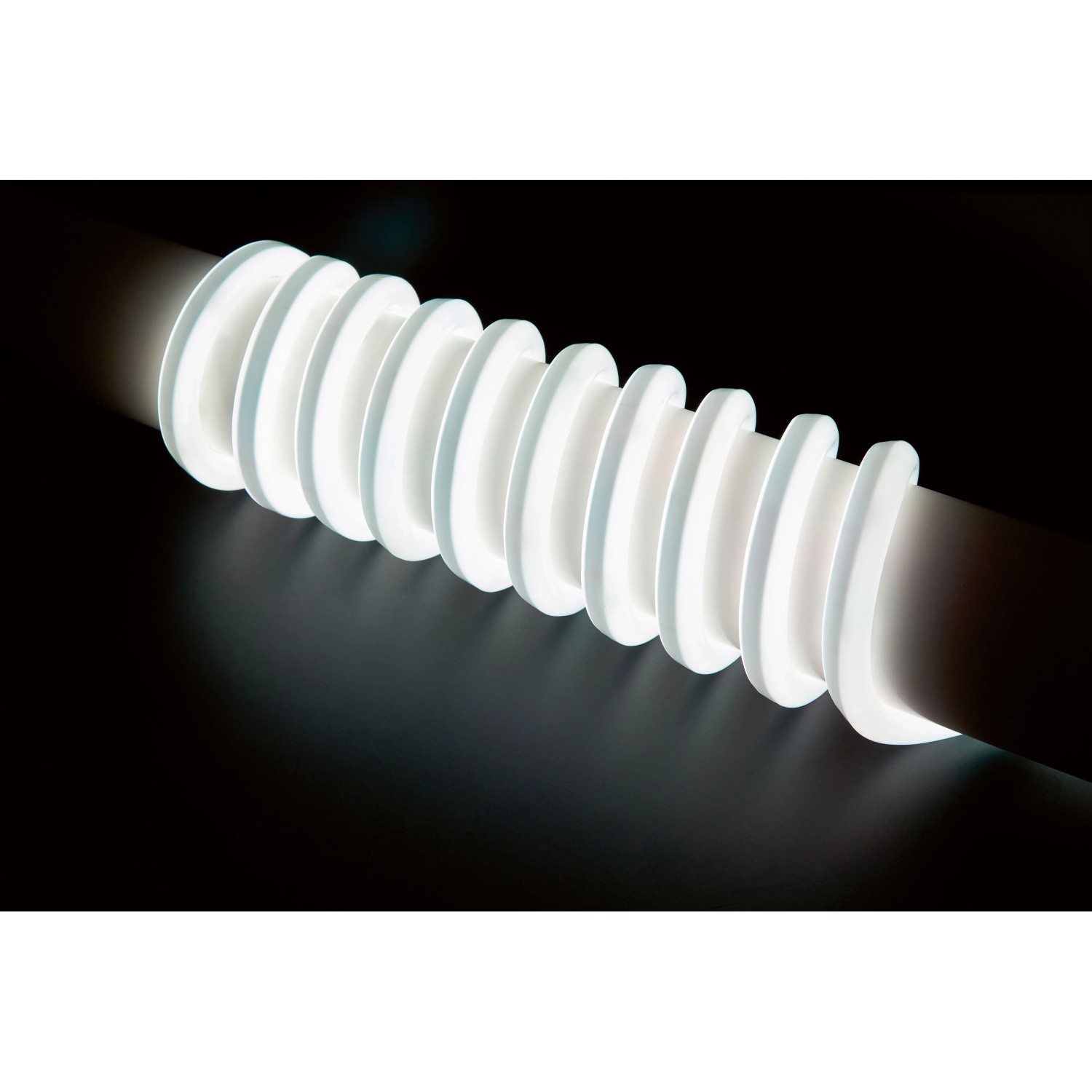 LED-Lichtschlauch, 5 m, mit Farbwechsel und Fernbedienung für stimmungsvolle Außen-Dekoration.