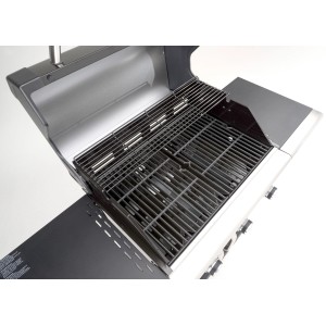 Landmann Gasgrill Triton PTS 3.0, silberfarben, mit offenem Deckel und Grillrost.