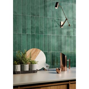 Wandfliese Saigon, Steingut, glänzend, grün, 7,5x30 cm. Vintage-Design für Innenräume.