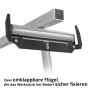 Nahaufnahme des STAHLWERK Rollenbocks mit Metallrolle und zwei einklappbaren schwarzen Flügeln zur Werkstückfixierung.