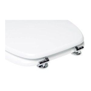 Weißer Sanilo WC-Sitz aus Holz mit Chrom-Scharnieren.