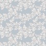 Laura Ashley Vliestapete Burnham Pale Seaspray mit floralem Blattmuster auf blauem Grund.