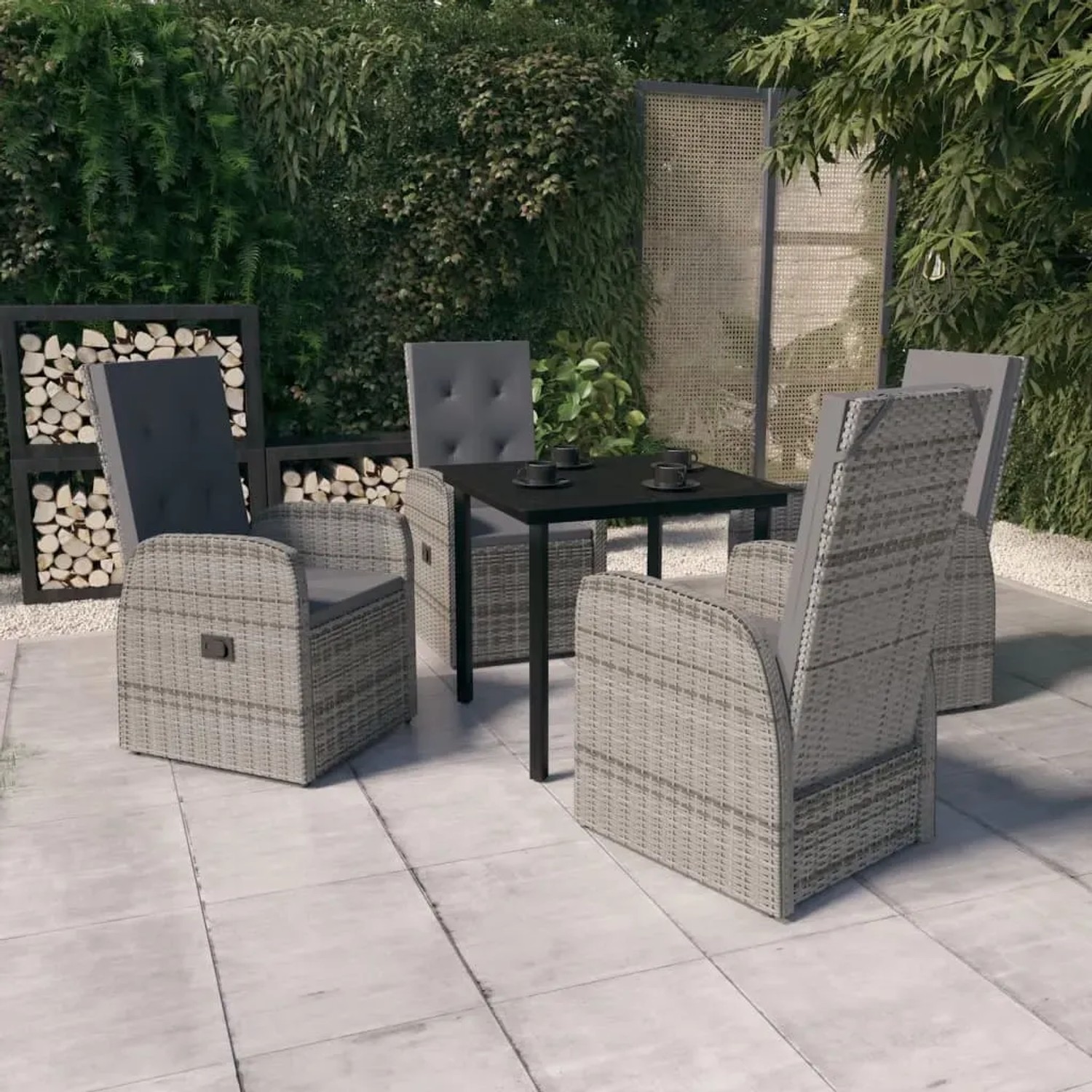 Graue vidaXL Garten-Essgruppe, 5-teilig, mit Tisch, 4 Rattanstühlen und Kissen für den Garten.