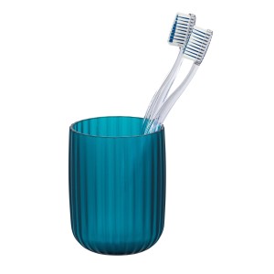 Petrolfarbener Wenko Zahnputzbecher Agropoli mit zwei Zahnbürsten.