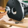 Bosch Oberfräse POF 1200 AE beim Fräserwechsel. Werkzeug für Holzbearbeitung.