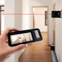 Bosch Laser Entfernungsmesser UniversalDistance 40 C in Nutzung mit App auf Smartphone.