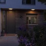 Weiße, runde Paulmann LED-Außendeckenleuchte Lamina mit Sensor an Hauswand.