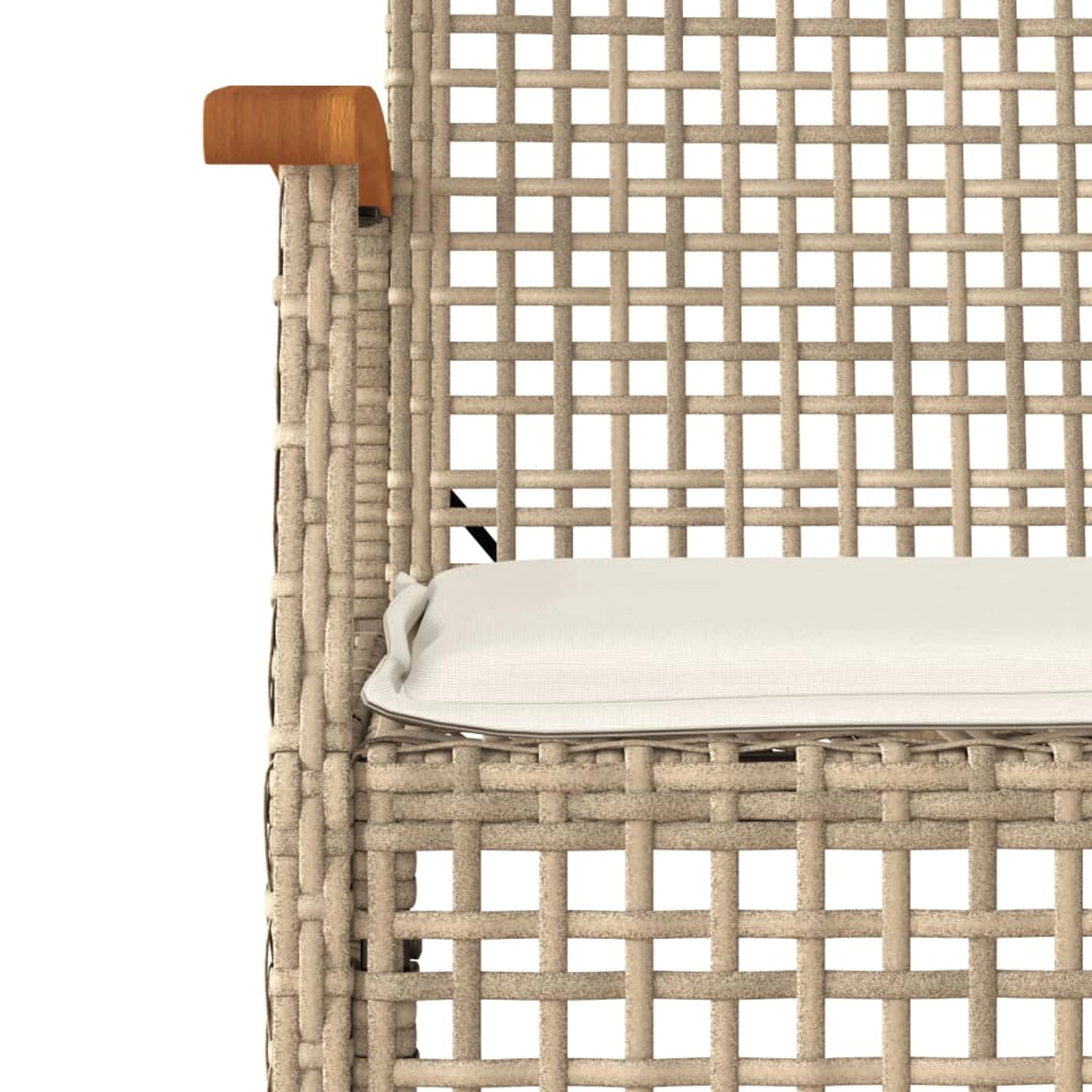 Detailansicht: Beige Poly Rattan Gartenstuhl mit Kissen, Teil der 4-tlg. Essgruppe.