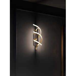 Moderne LED-Wandleuchte Sequence in Messing matt, spiralförmiges Design für Wohnraumbeleuchtung.