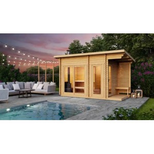 FinnTherm Saunahaus Lizzy M aus naturbelassener Fichte mit Terrasse und Frontverglasung.