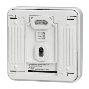 Rückseite des weißen Schneider Electric Wiser Raumthermostats CCTFR6400.