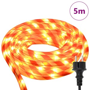 Warmweißes 5 m Lichtseil mit 120 LEDs für den Außenbereich.