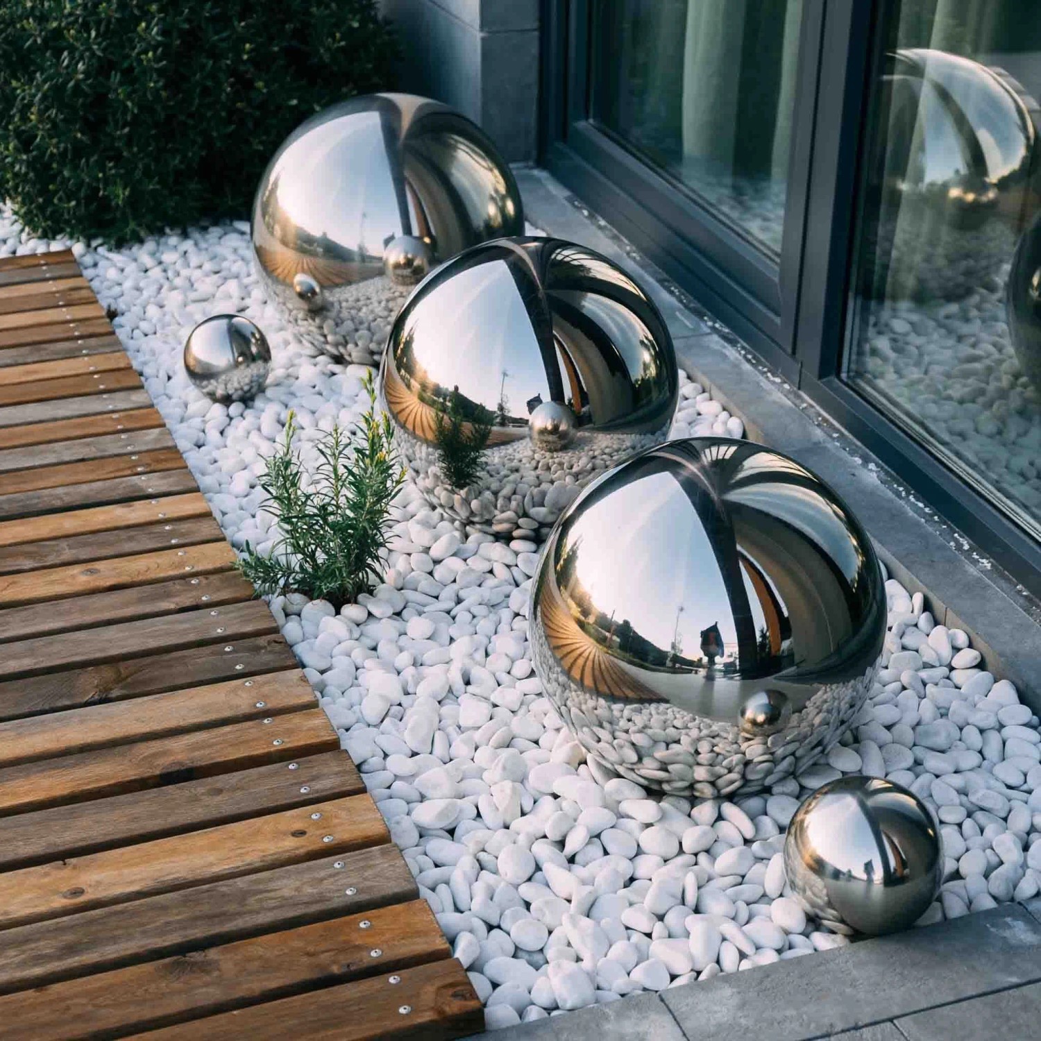 Intergarden Dekokugel Garten Ø 40 cm Edelstahlkugel Winterfest für Außen Teich & Schwimmdeko_3