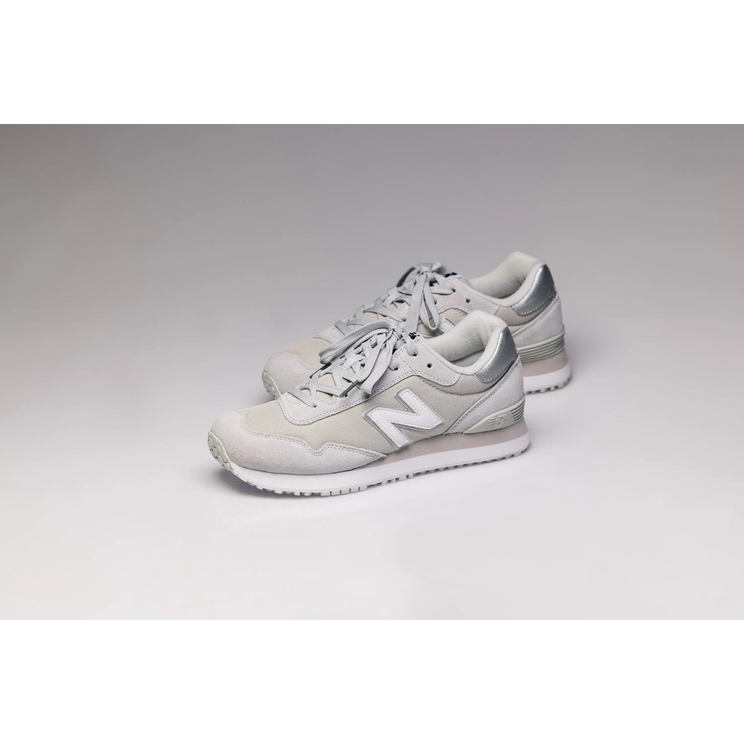 Graue New Balance 515 SR Berufsschuhe für Damen, Größe 37. Arbeitsschuhe mit Veloursleder und rutschfester Sohle.