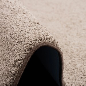 Detailansicht: Snapstyle Hochflor Teppichläufer Mona in Taupe, 100x200cm. Weicher Velours.
