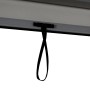 Detailaufnahme: Seitenwand-Rollo der anthrazitfarbenen MCW Pergola L46, mit Zugband.