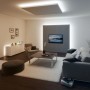 Wohnzimmer mit indirekter Beleuchtung durch Paulmann MaxLED LED-Streifen mit Tunable White Steuerung.