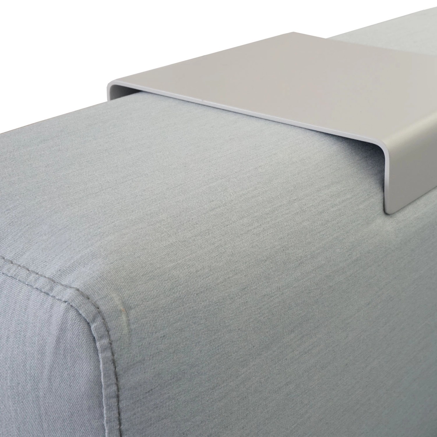 Detailansicht: Blaue MCW Alu-Gartenlounge mit Ablage. Gartenmöbel Zubehör.