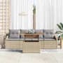 Beiges 5-teiliges Garten-Sofa-Set aus Poly Rattan mit Tisch und grauen Kissen.