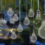 Globo LED-Solarlichterkette mit 10 silbergrauen Kunststoff-Glühbirnen für den Außenbereich.