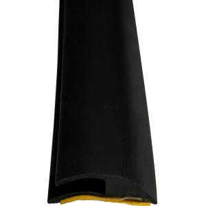 Schwarze, selbstklebende Einfassleiste (30x5 mm, 1000 mm) für Laminat und Parkett.