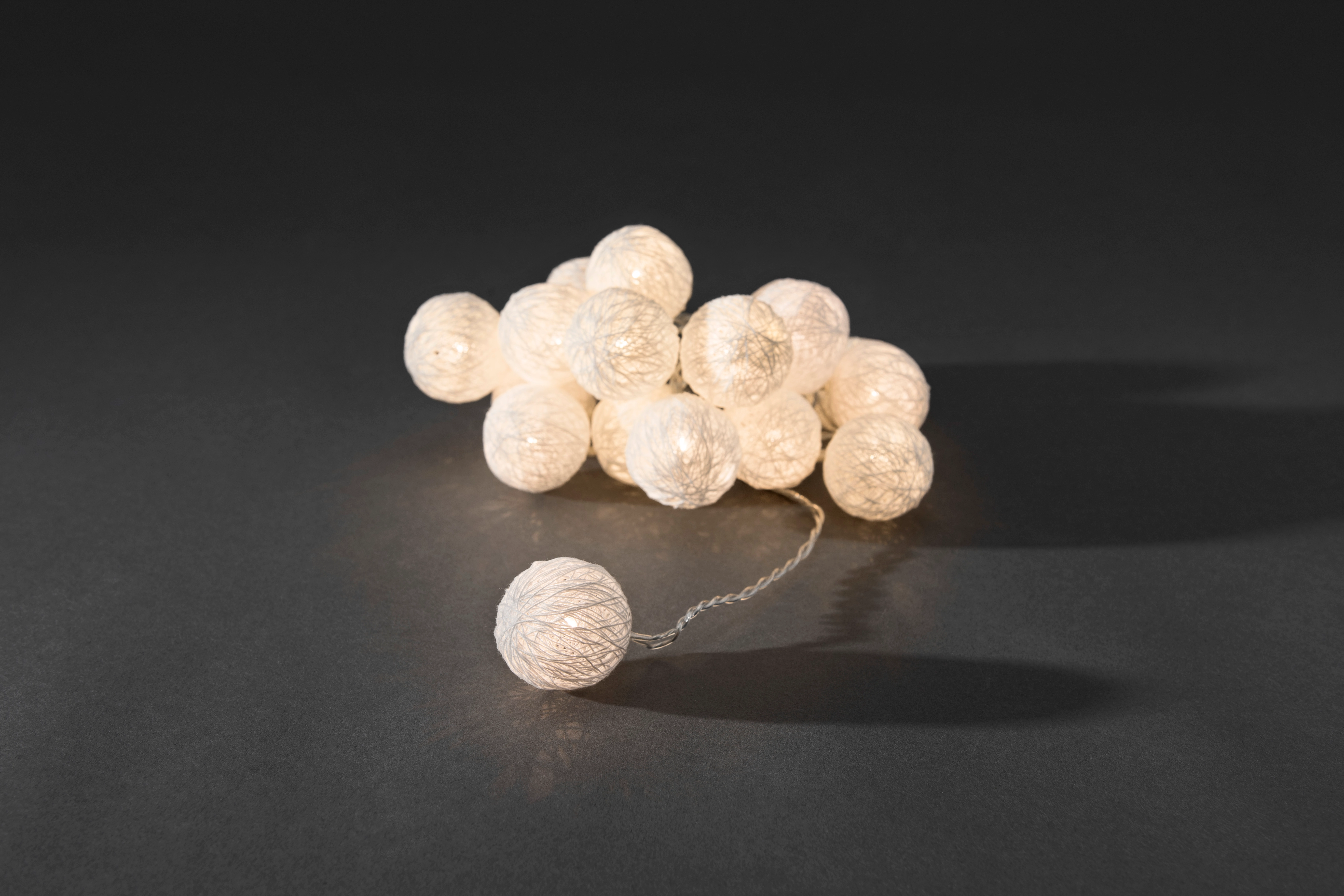 Konstsmide LED-Lichterkette Weiße Baumwollkugeln Dioden 16 OBI bei kaufen