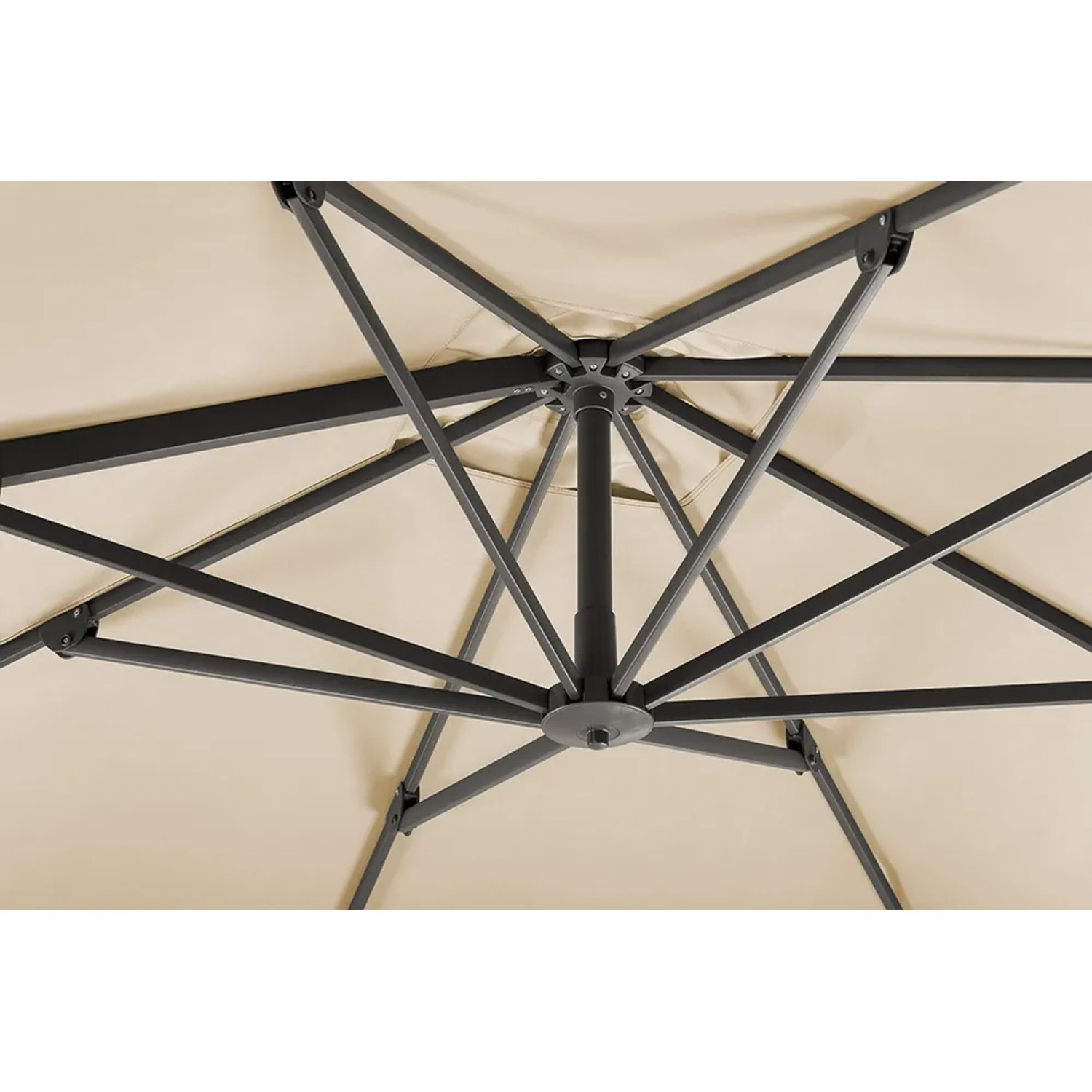 Detailaufnahme des Schneider Ampelschirmes (360x300 cm) in Natur, zeigt Gestell und Bespannung.