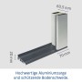 Detailaufnahme: Graue Aluminium-Zarge und Bodenschwelle der EcoStar Haustür Isopro IP 015.