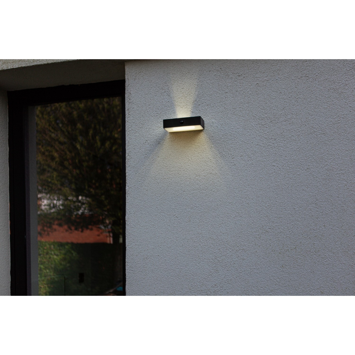 Lutec LED-Solar-Wandleuchte Fadi Connect 800 lm 4,3 x 18 x 10,5 cm Schwarz  kaufen bei OBI