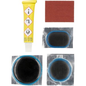 Fischer Flickbox Reifen 5-teilig: Set mit Flicken, Vulkanisierlösung und Schleifpapier zur Reifenreparatur.