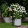 Schwarze QAZQA Außenlaterne Daphne, 125 cm, klassische Gartenbeleuchtung.