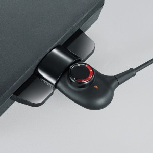 Detailaufnahme: Severin Tischgrill KG 2397, schwarze Gussplatte mit Temperaturregler.