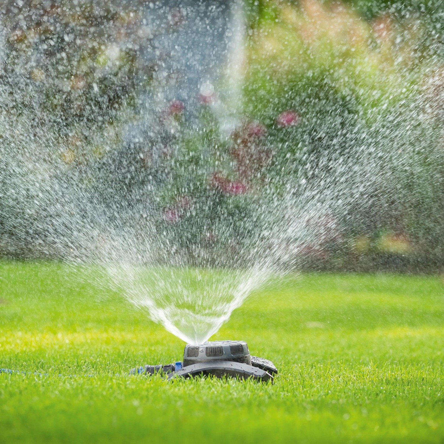 LUX Multifunktionsregner bewässert Rasen mit 8 Sprühbildern. Gartenbewässerung leicht gemacht!