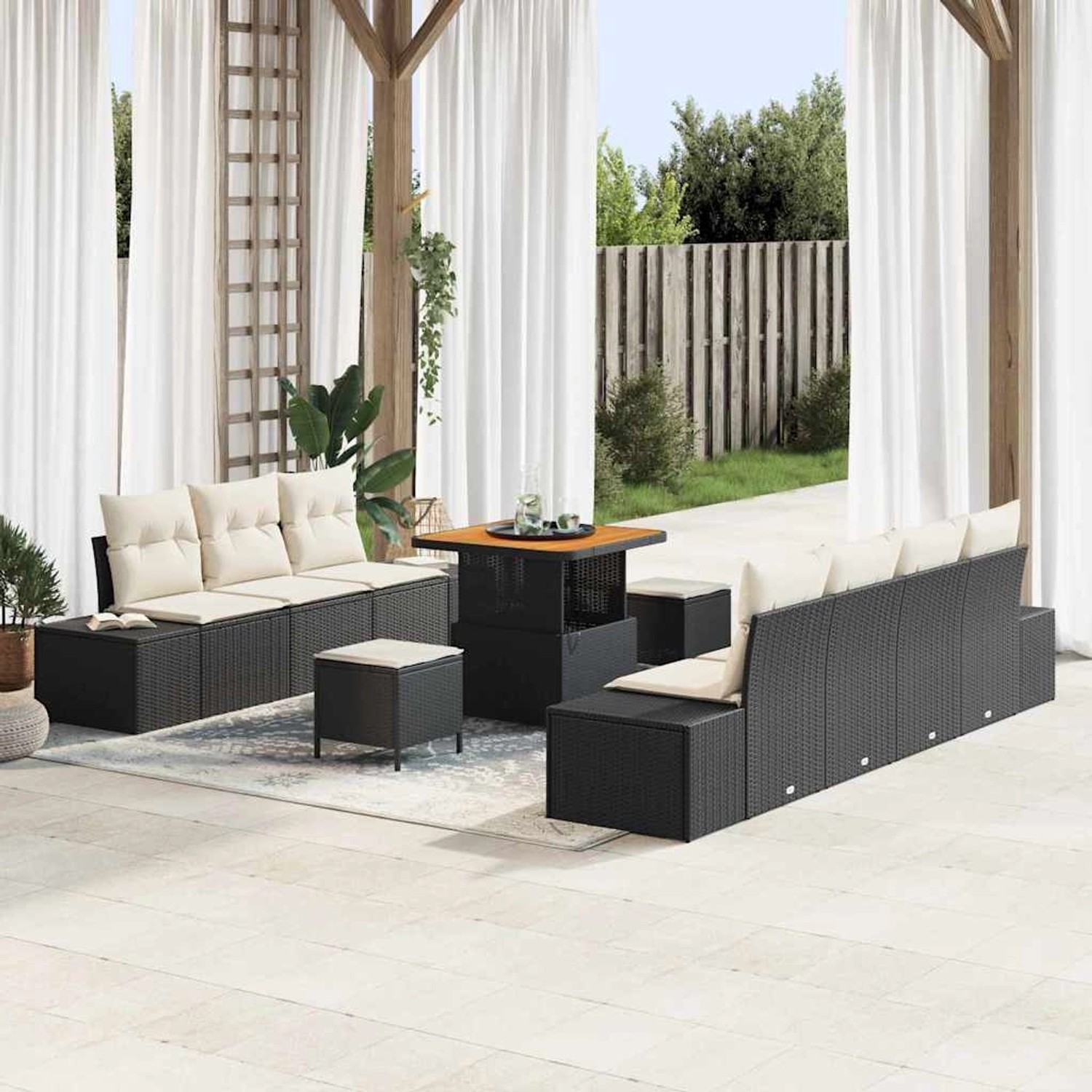 Schwarzes 10-tlg. vidaXL Garten-Sofa-Set aus Poly Rattan mit Tisch und Kissen.